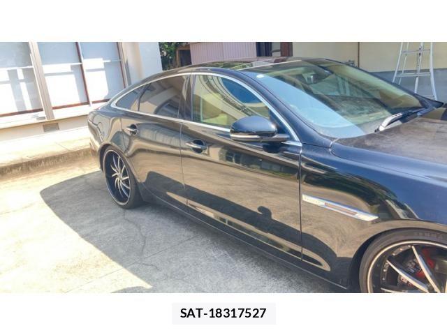 Jaguar XJ SERIES 2012-02 8336298-3