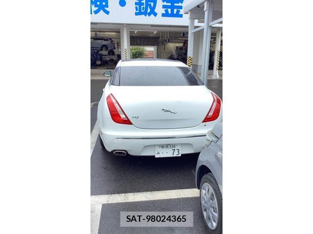 Jaguar XJ SERIES 2012-11 8659577-1