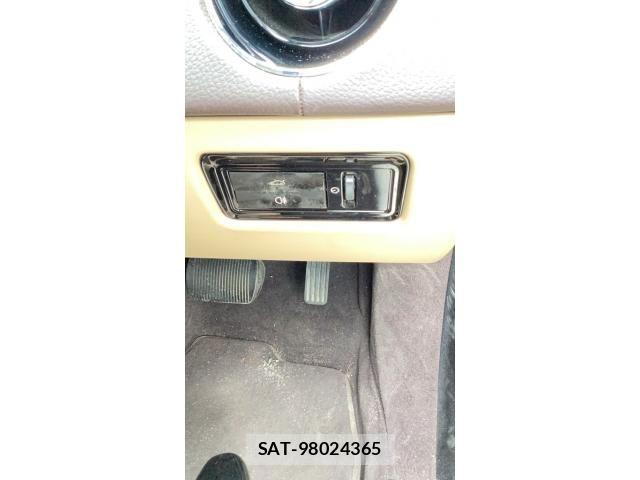 Jaguar XJ SERIES 2012-11 8659577-3
