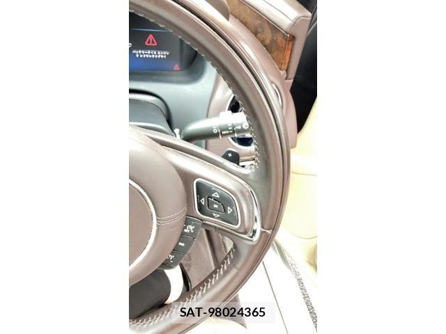 Jaguar XJ SERIES 2012-11 8659577-4