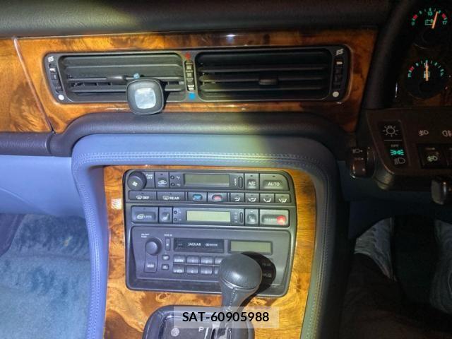 Jaguar XJ SERIES 1996-09 8685737-18