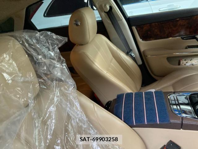 Jaguar XJ SERIES 2015-02 8742863-13