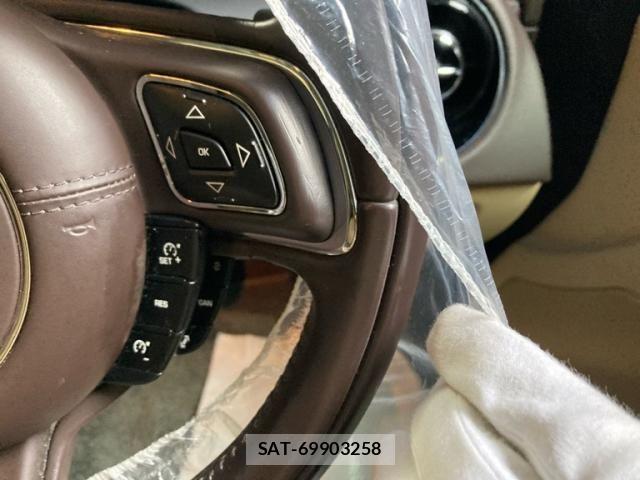 Jaguar XJ SERIES 2015-02 8742863-16