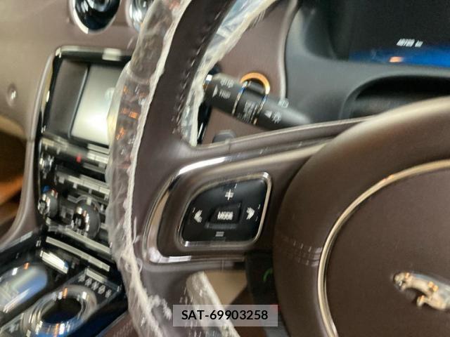Jaguar XJ SERIES 2015-02 8742863-17