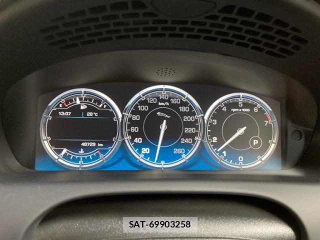 Jaguar XJ SERIES 2015-02 8742863-20