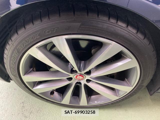 Jaguar XJ SERIES 2015-02 8742863-7