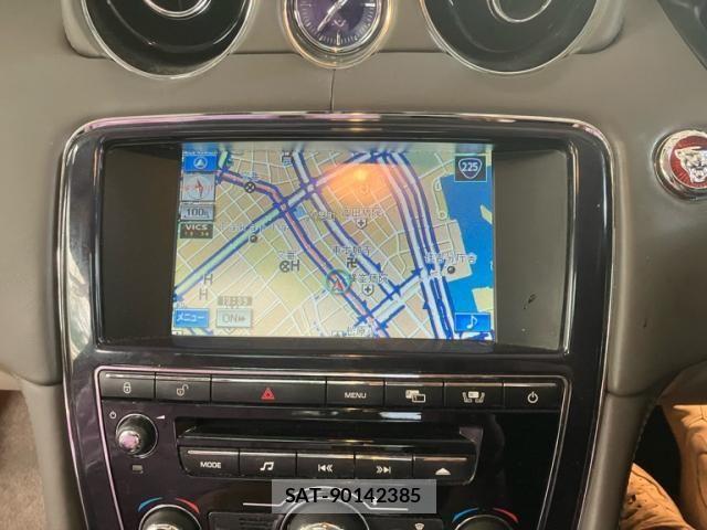 Jaguar XJ SERIES 2011-11 8880193-21