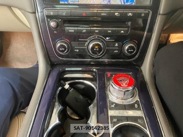 Jaguar XJ SERIES 2011-11 8880193-26