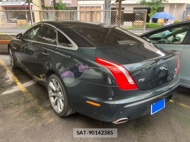 Jaguar XJ SERIES 2011-11 8880193-4