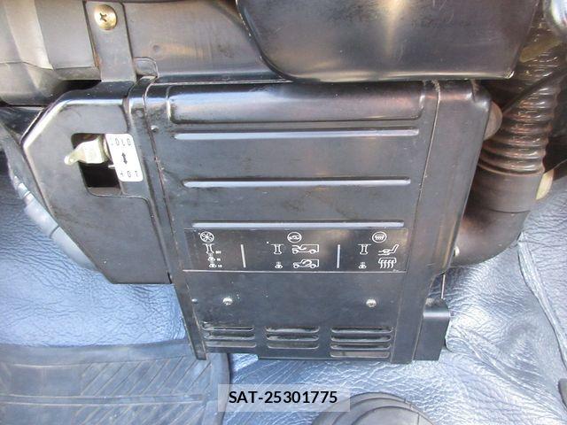 Mitsubishi JEEP 1988-01 8666292-9