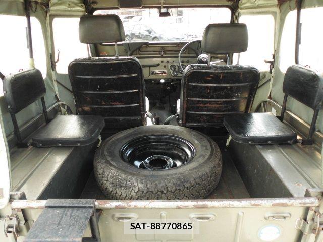 Mitsubishi JEEP 1980-02 8880196-16