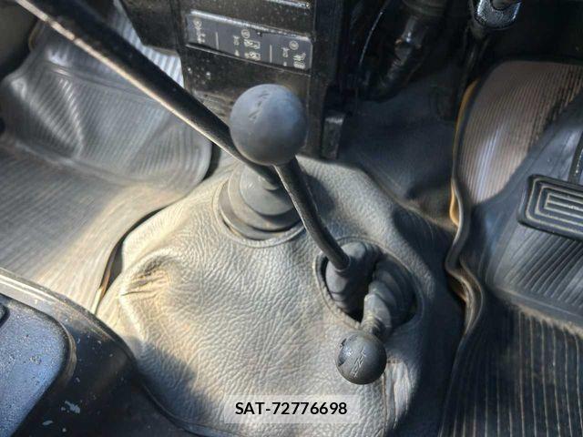 Mitsubishi JEEP 1986-10 8880194-6