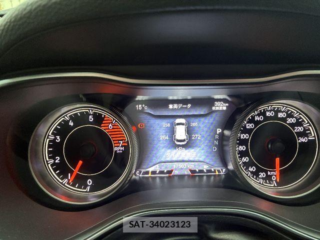 Jeep CHEROKEE 2019-08 6676409-15