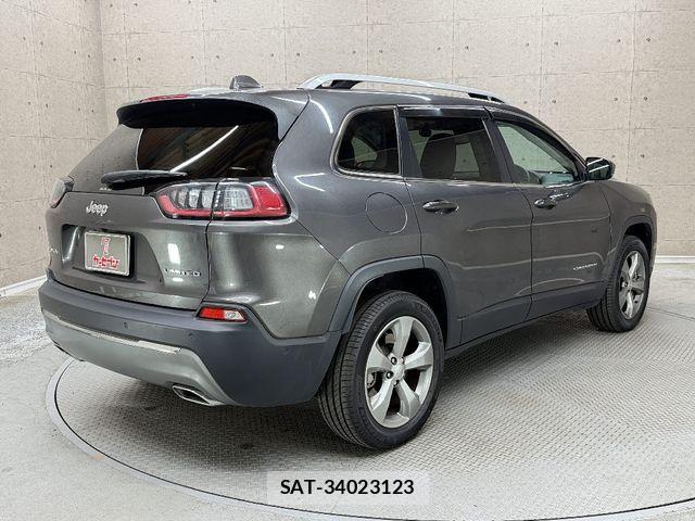 Jeep CHEROKEE 2019-08 6676409-1