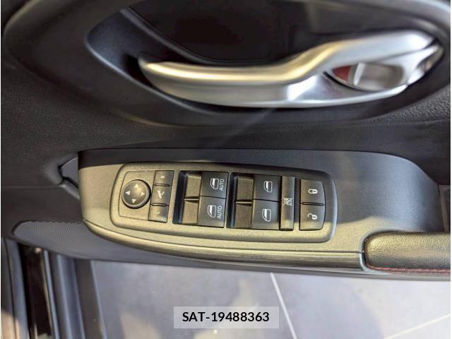 Jeep CHEROKEE 2017-04 8130650-12