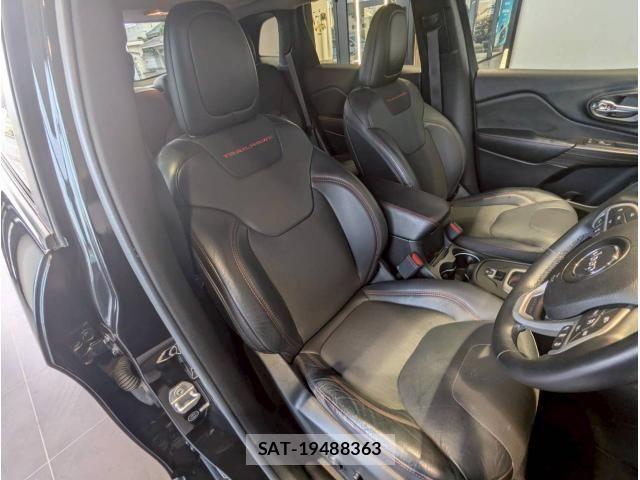 Jeep CHEROKEE 2017-04 8130650-14