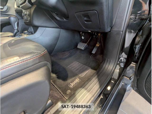 Jeep CHEROKEE 2017-04 8130650-16
