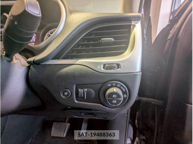 Jeep CHEROKEE 2017-04 8130650-17