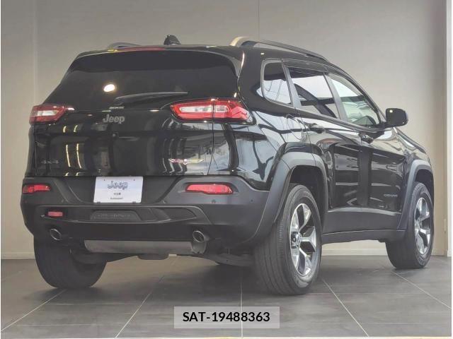 Jeep CHEROKEE 2017-04 8130650-2