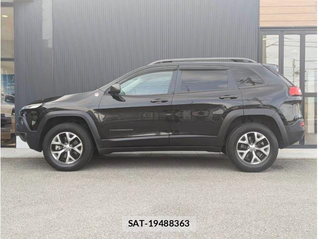 Jeep CHEROKEE 2017-04 8130650-3