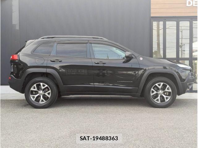 Jeep CHEROKEE 2017-04 8130650-4