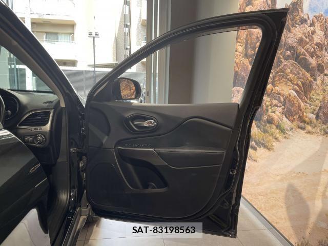 Jeep CHEROKEE 2019-02 8412972-7