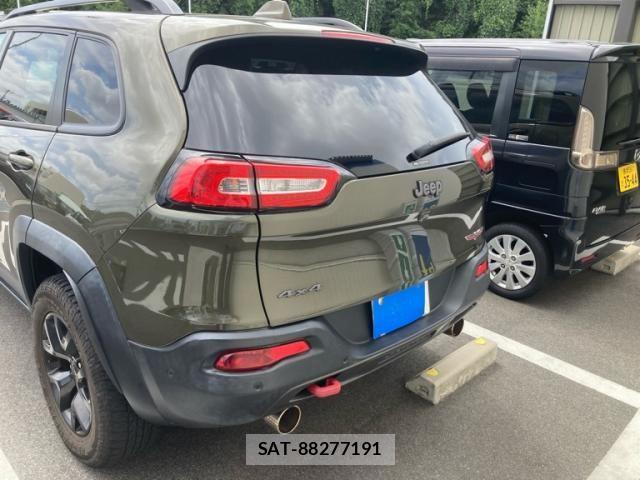 Jeep CHEROKEE 2014-08 8742868-6