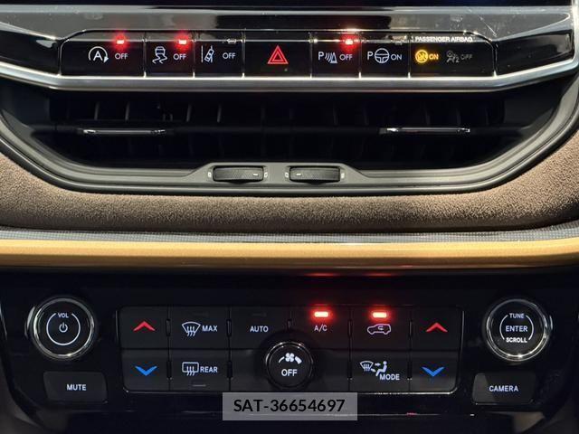 Jeep COMMANDER 2025-04 6676412-13