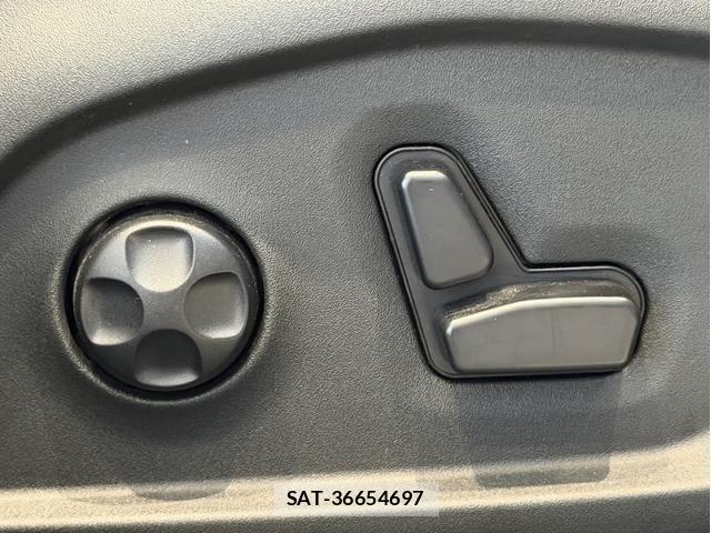 Jeep COMMANDER 2025-04 6676412-15