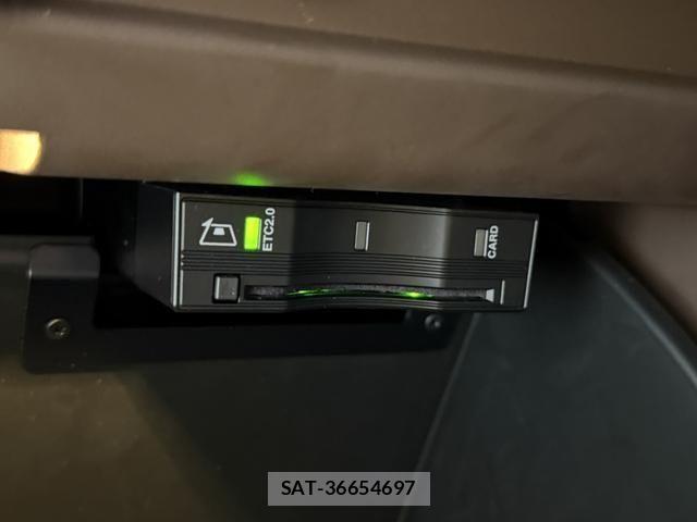 Jeep COMMANDER 2025-04 6676412-16