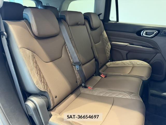 Jeep COMMANDER 2025-04 6676412-4