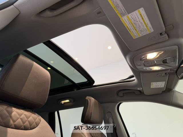 Jeep COMMANDER 2025-04 6676412-7