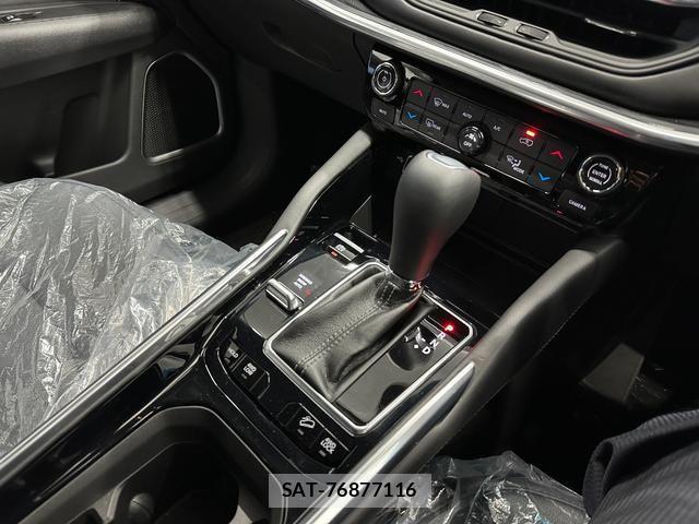 Jeep COMMANDER 2026-03 6691063-12