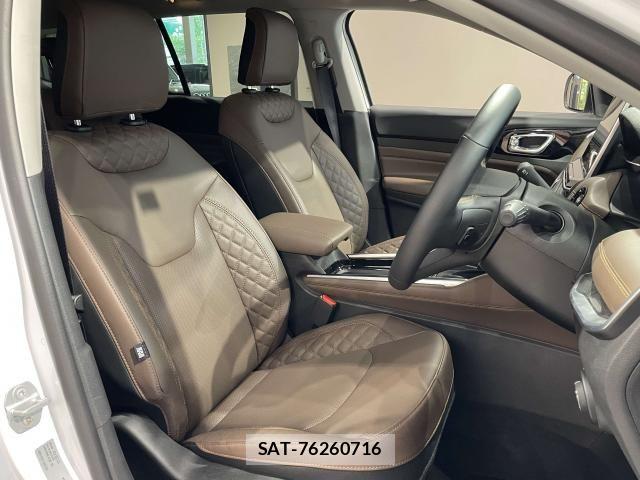Jeep COMMANDER 2026-03 8130651-11