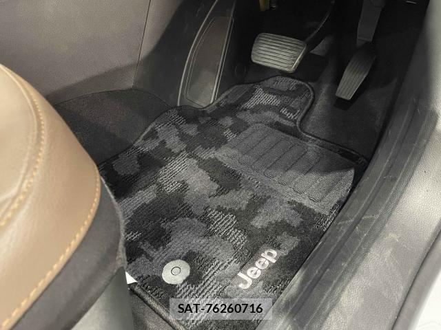 Jeep COMMANDER 2026-03 8130651-13