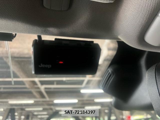 Jeep COMMANDER 2022-11 8230425-18