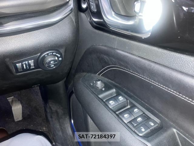 Jeep COMMANDER 2022-11 8230425-22