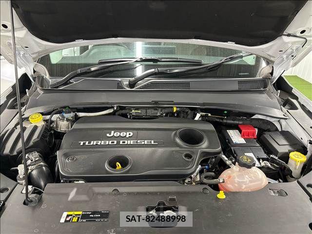 Jeep COMMANDER 2023-04 8336299-11