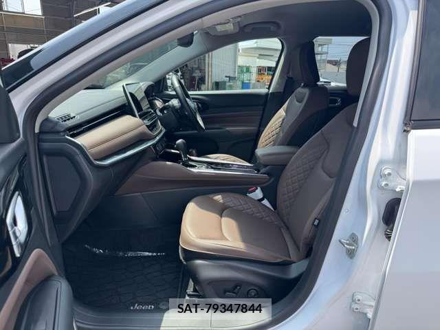 Jeep COMMANDER 2025-09 8354726-12