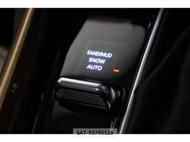 Jeep COMMANDER 2024-06 8366424-26