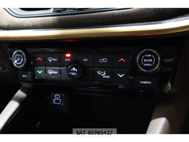 Jeep COMMANDER 2025-02 8366423-24