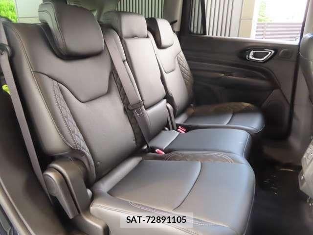 Jeep COMMANDER 2026-03 8742870-10