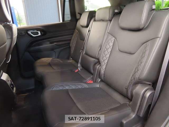 Jeep COMMANDER 2026-03 8742870-11