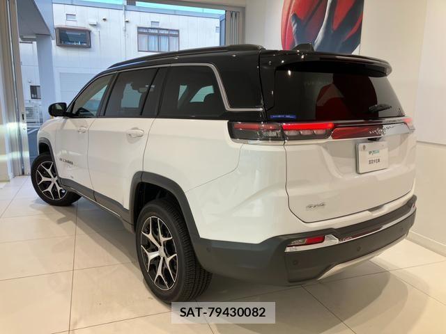 Jeep COMMANDER 2026-06 8742869-29