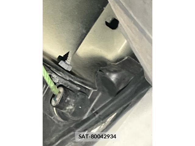 Jeep COMMANDER 2009-04 8880199-21