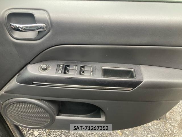 Jeep COMPASS 2012-06 8849407-16