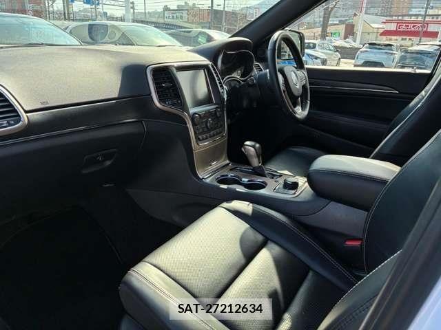 Jeep GRAND CHEROKEE 2018-04 6612438-16