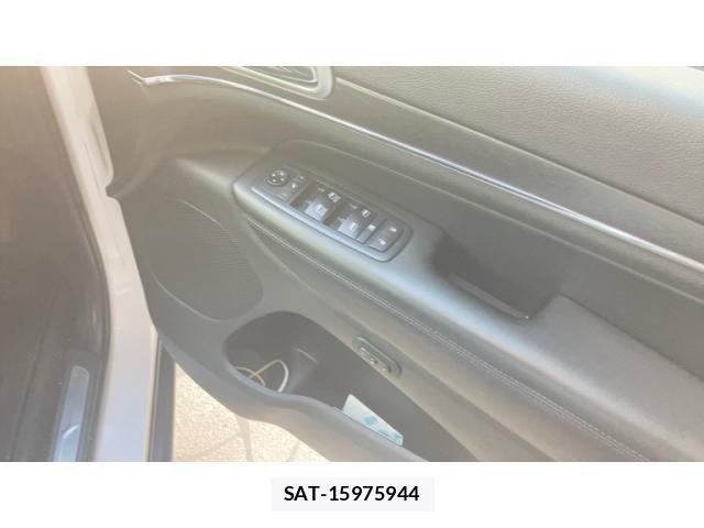 Jeep GRAND CHEROKEE 2018-06 6906855-24