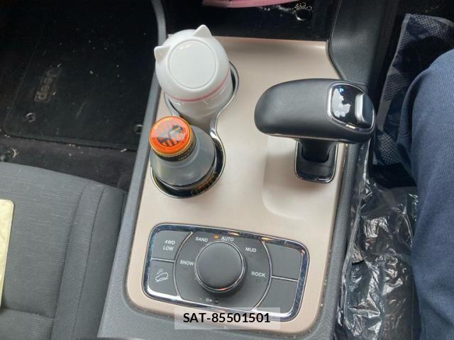 Jeep GRAND CHEROKEE 2017-03 7877004-26