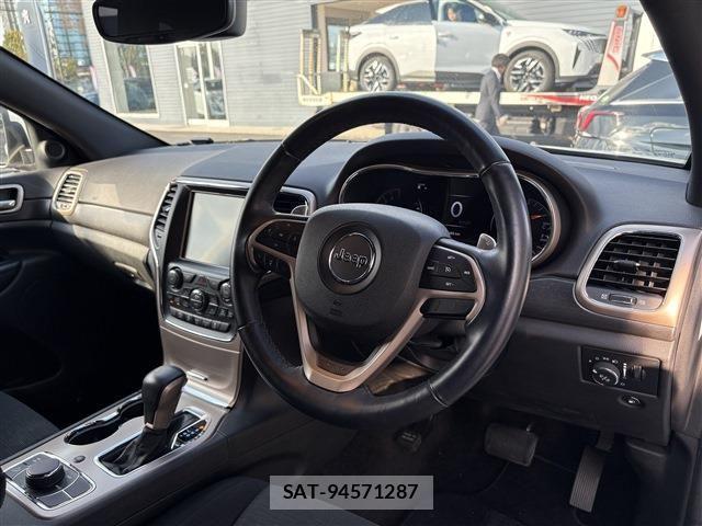 Jeep GRAND CHEROKEE 2017-10 8208000-8